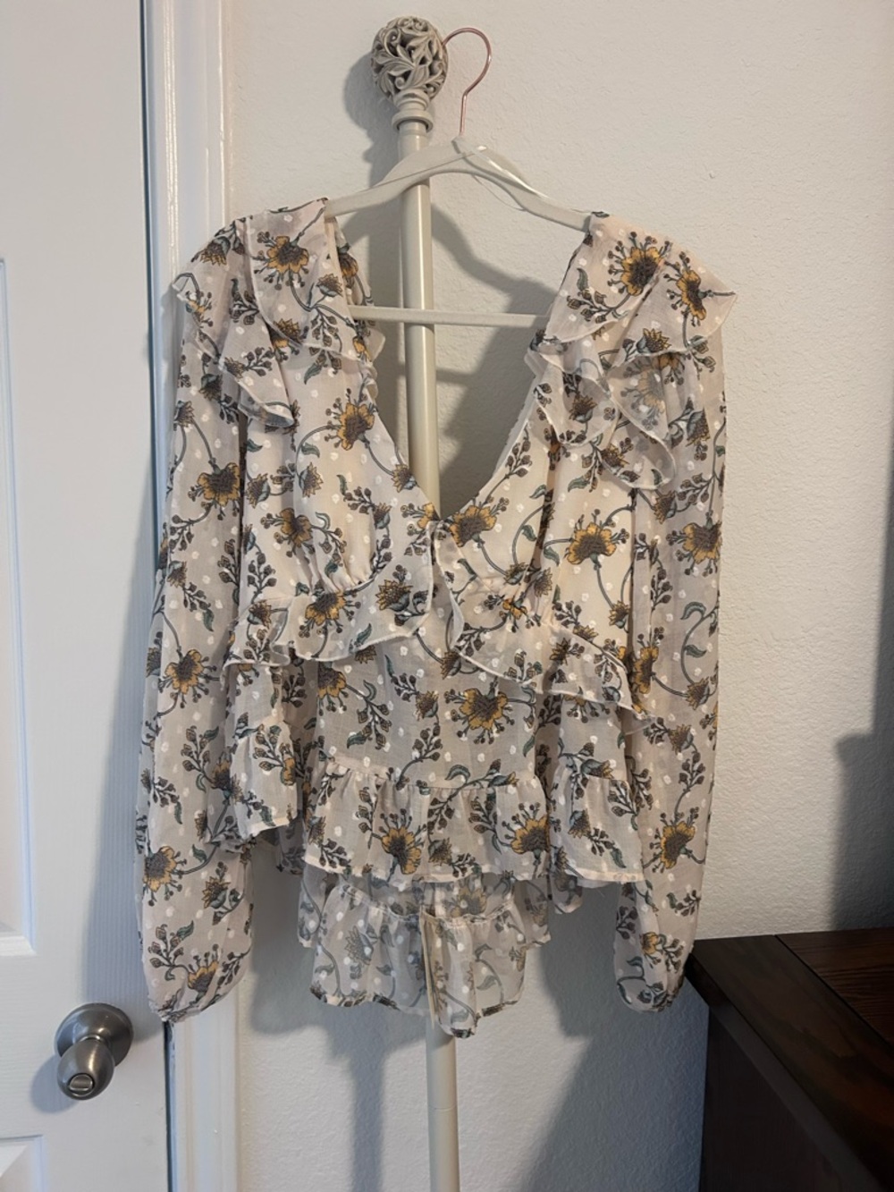 Francesca’s Floral Ruffle Blouse – Size XL